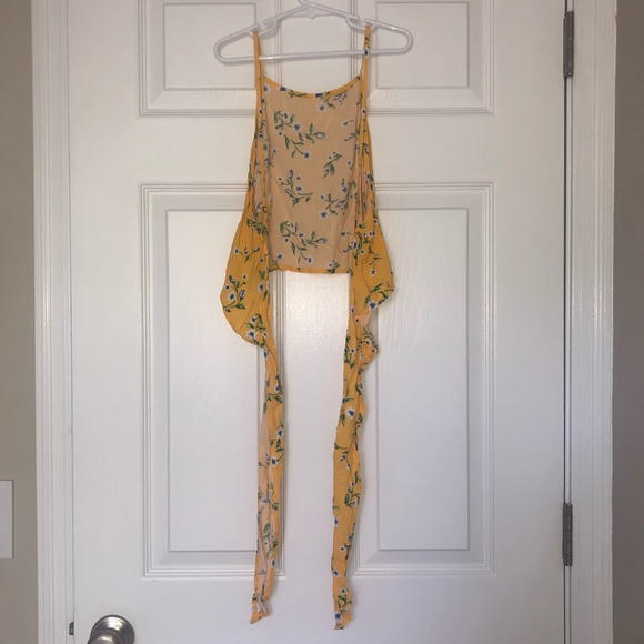 Cute Kendall & Kylie Yellow Tie Back Crop Top - Picture 4 of 6